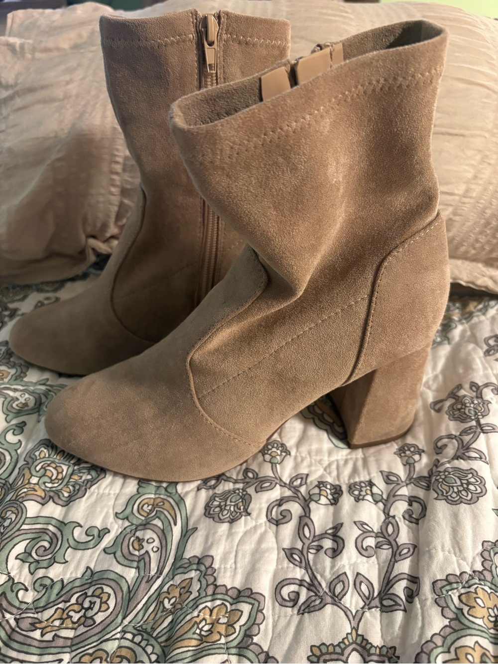 Journee Vivia Women’s Stretch Shaft Almond Toe Comfort Ankle Boots 9w